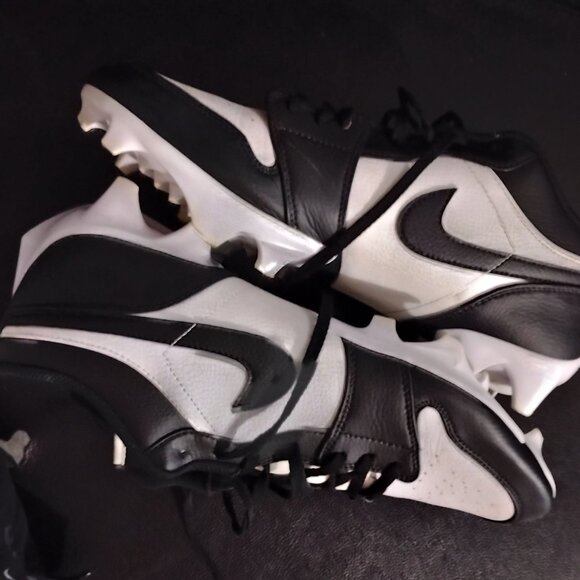 Baseball cleats